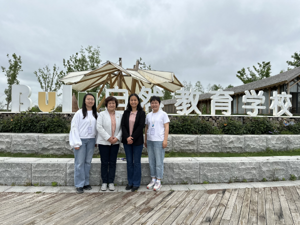 图为校党委副书记、纪委书记张洁率队访企拓岗