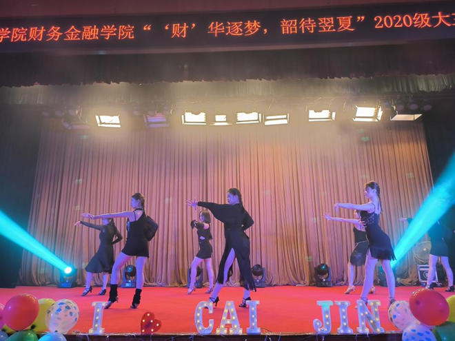 图为欢送会现场