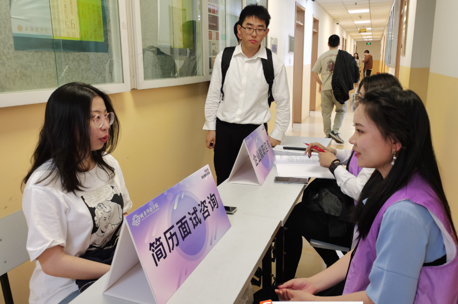 图为活动现场 图为活动现场