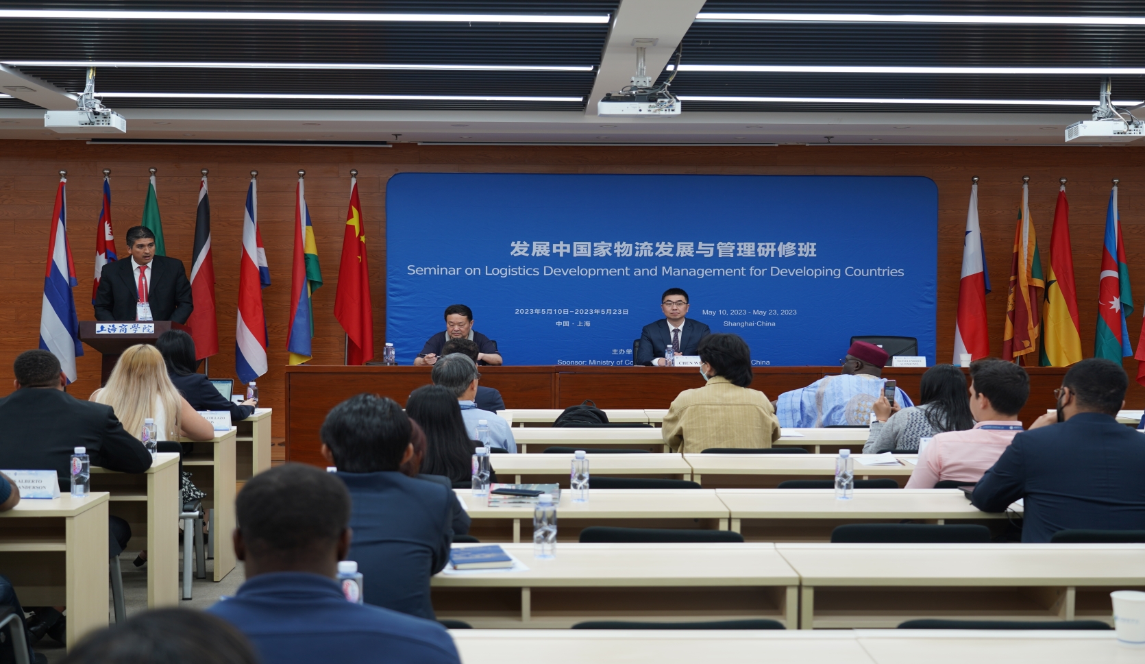 图为学员代表发言