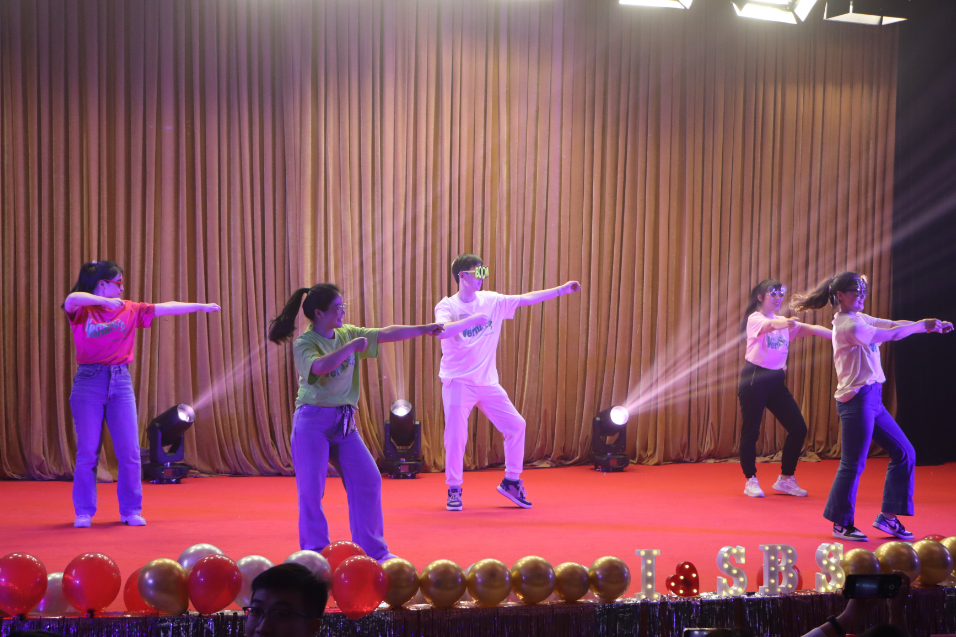 辅导员的神秘节目