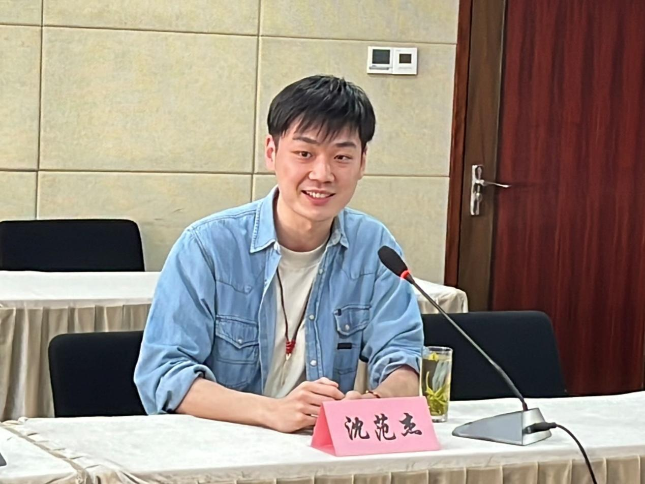 校友沈范杰发言