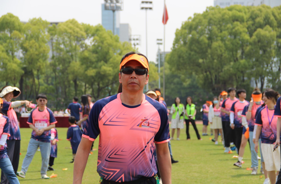 文法学院的教职工代表与文法学院校友们一同参与了校友健康悦跑活动