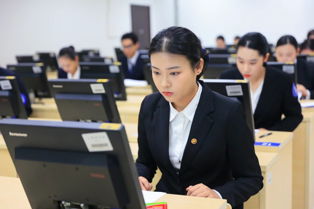 后台写作比赛现场 后台写作比赛现场