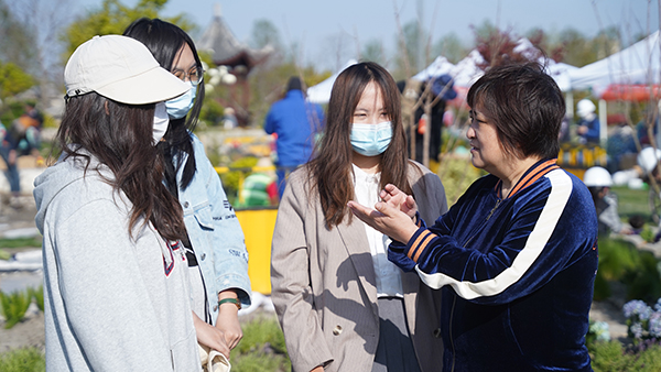 教师施工现场指导