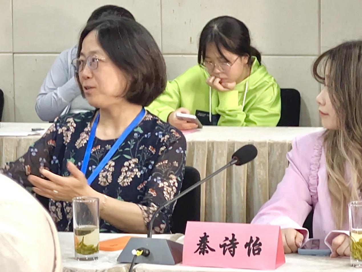 文法学院常务副院长卢宁发言