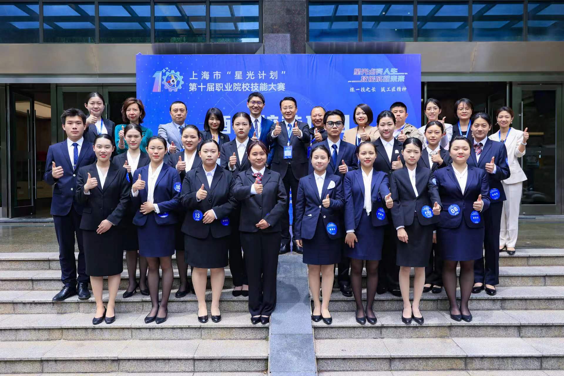 裁判与选手合影 裁判与选手合影