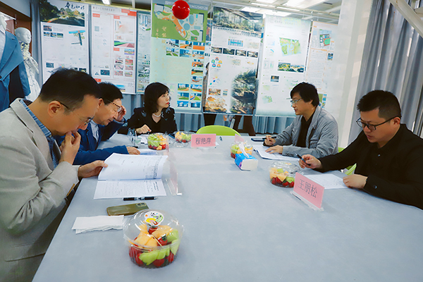 图为视觉传达设计专业人才培养方案修订研讨会现场