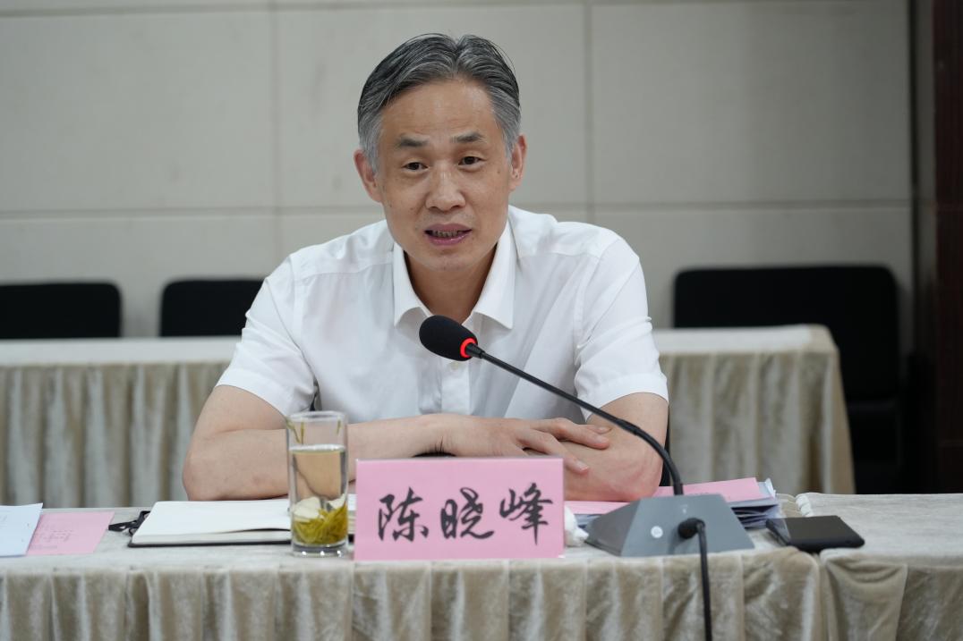 图为陈晓峰讲话 图为陈晓峰讲话