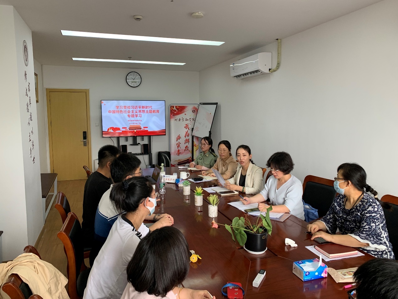 图为学习讨论现场