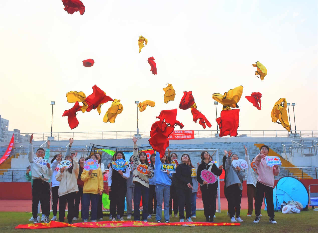 图为易班工作学生骨干素质拓展活动