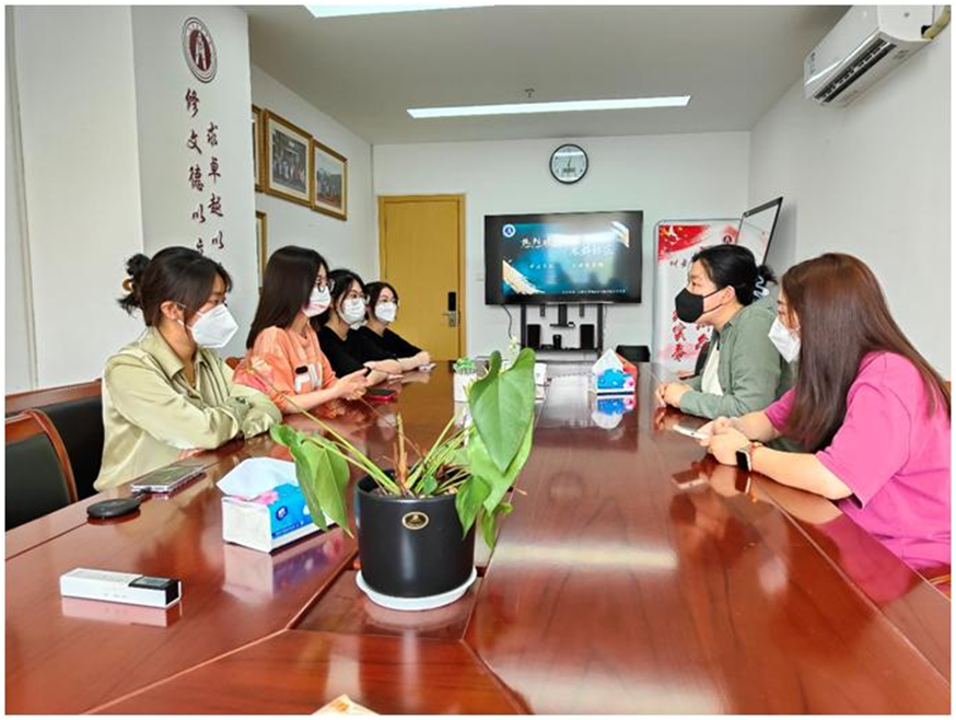 图为活动交流现场