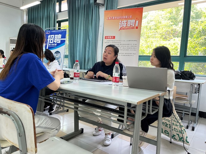 图为实习双选会现场