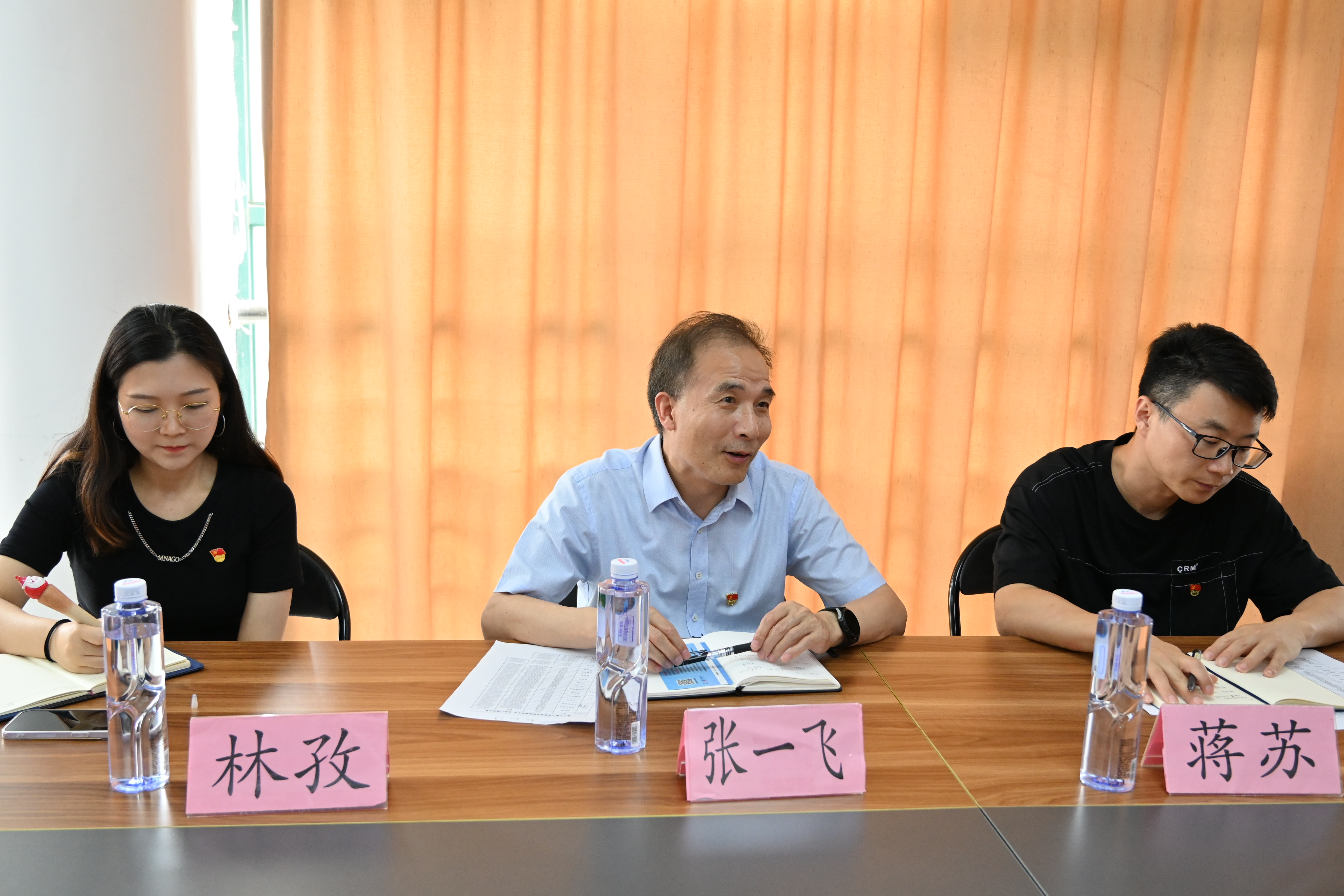 图为张一飞发表讲话