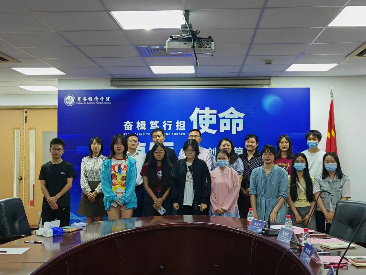 本次圆桌会议嘉宾以及参会成员合影 本次圆桌会议嘉宾以及参会成员合影