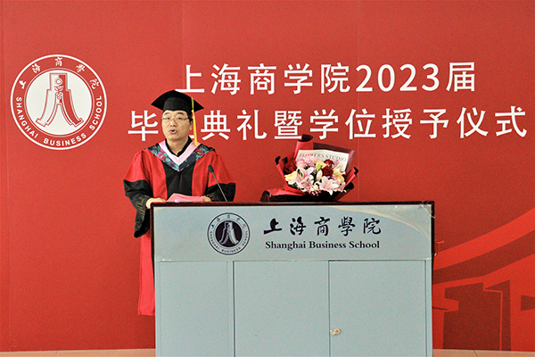 图为院长罗兵在仪式上致辞 图为院长罗兵在仪式上致辞