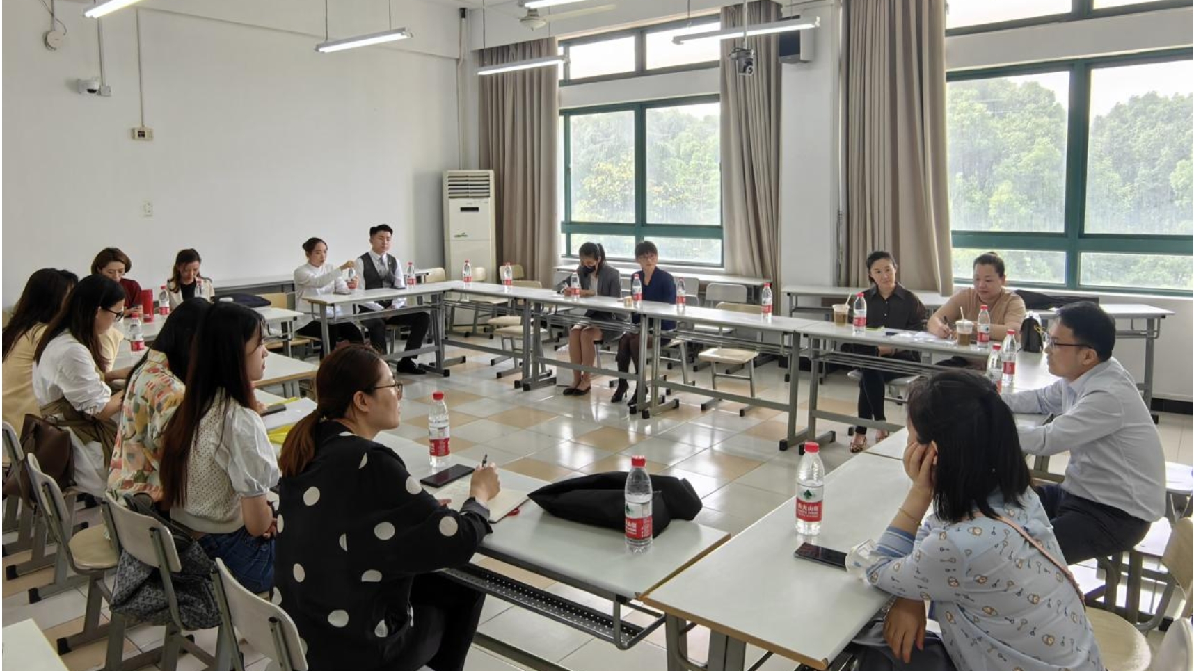 校企双方就学生实习就业问题进行交流 校企双方就学生实习就业问题进行交流