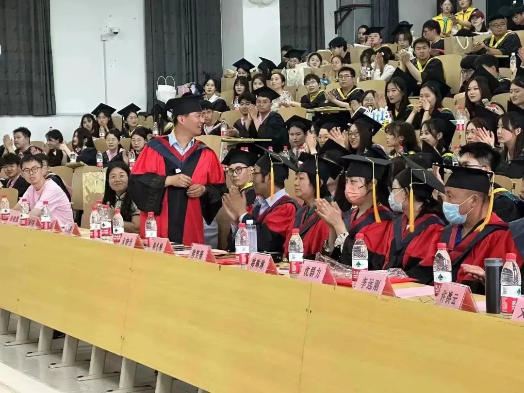 出席本次典礼的领导