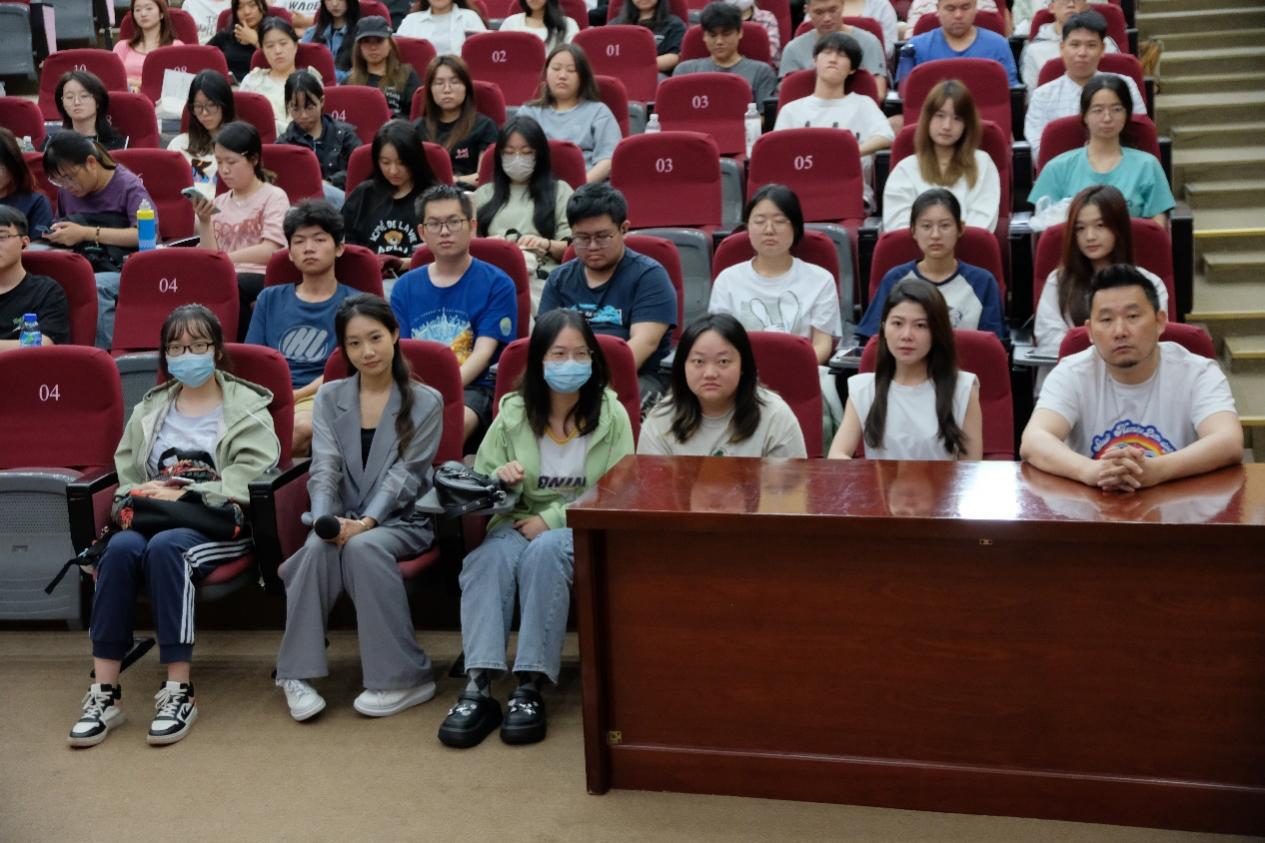 图3:授课老师团队与各组组长合影 图3:授课老师团队与各组组长合影