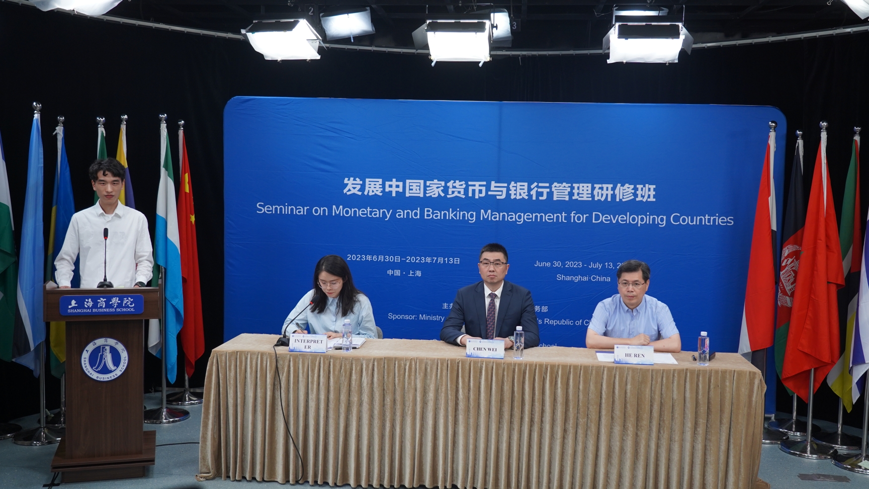 图为结业典礼现场 图为结业典礼现场