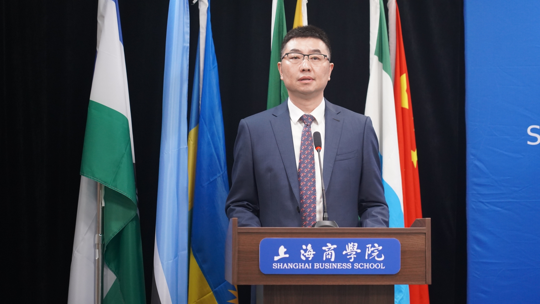 图为陈巍发言 图为陈巍发言