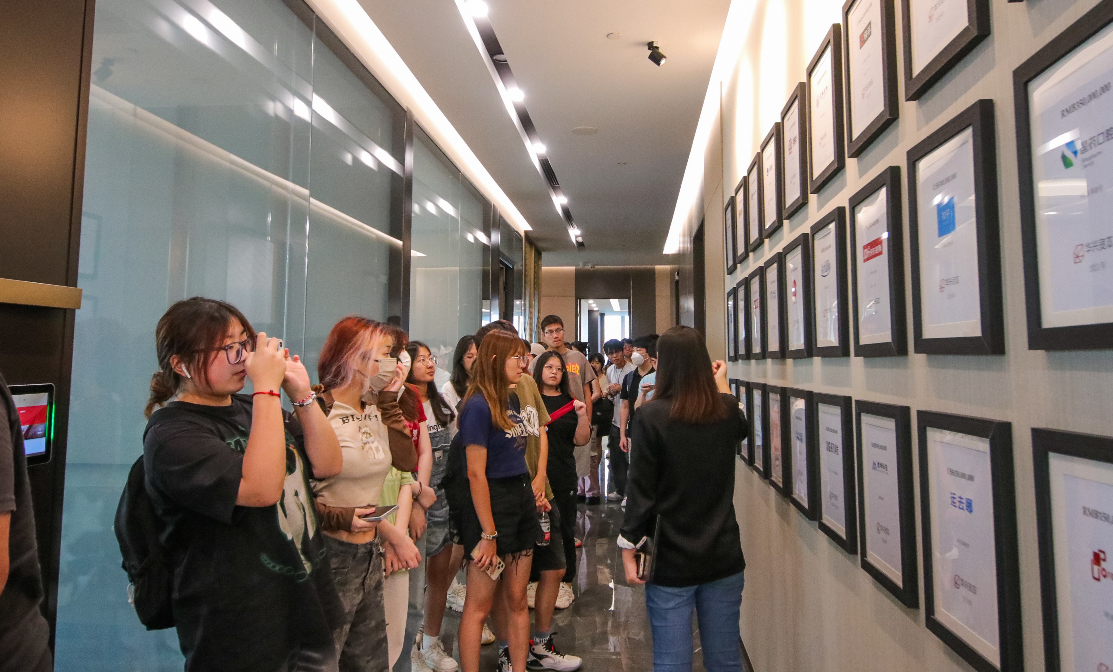 参观华兴证券 参观华兴证券