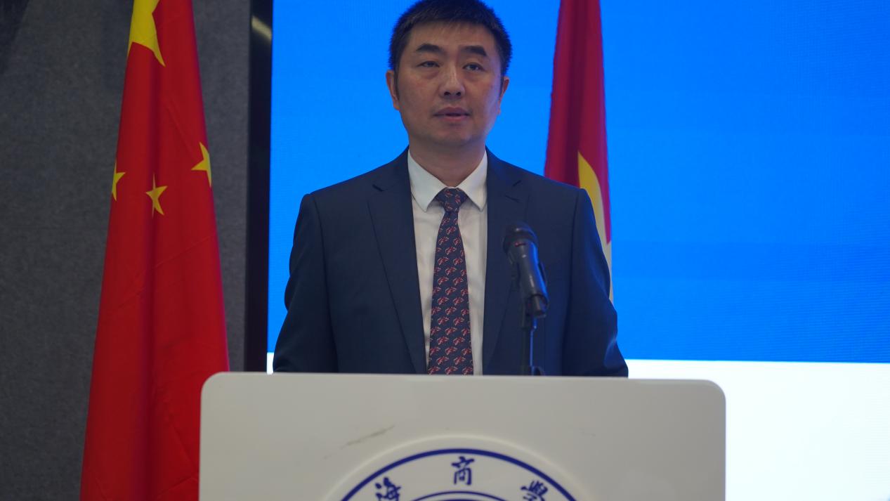 图为陈巍发言 图为陈巍发言