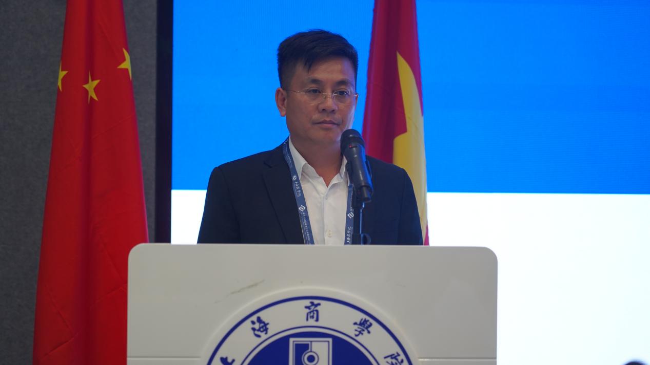 图为学员代表发言 图为学员代表发言