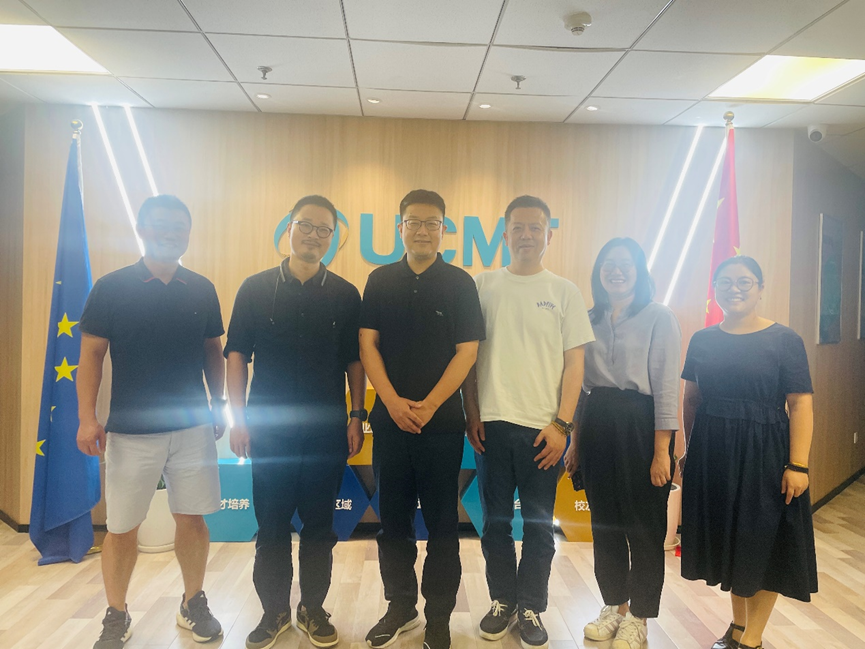 图为访企拓岗活动现场 图为访企拓岗活动现场