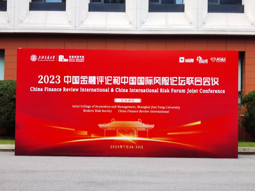 图为会议现场 图为会议现场