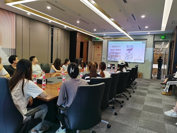 税收学专业教师带领学生参访华兴证券现场 税收学专业教师带领学生参访华兴证券现场