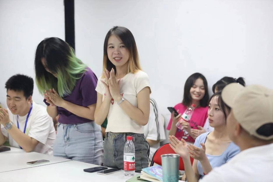 我校参赛队员在集训中的表现受到专家好评 我校参赛队员在集训中的表现受到专家好评