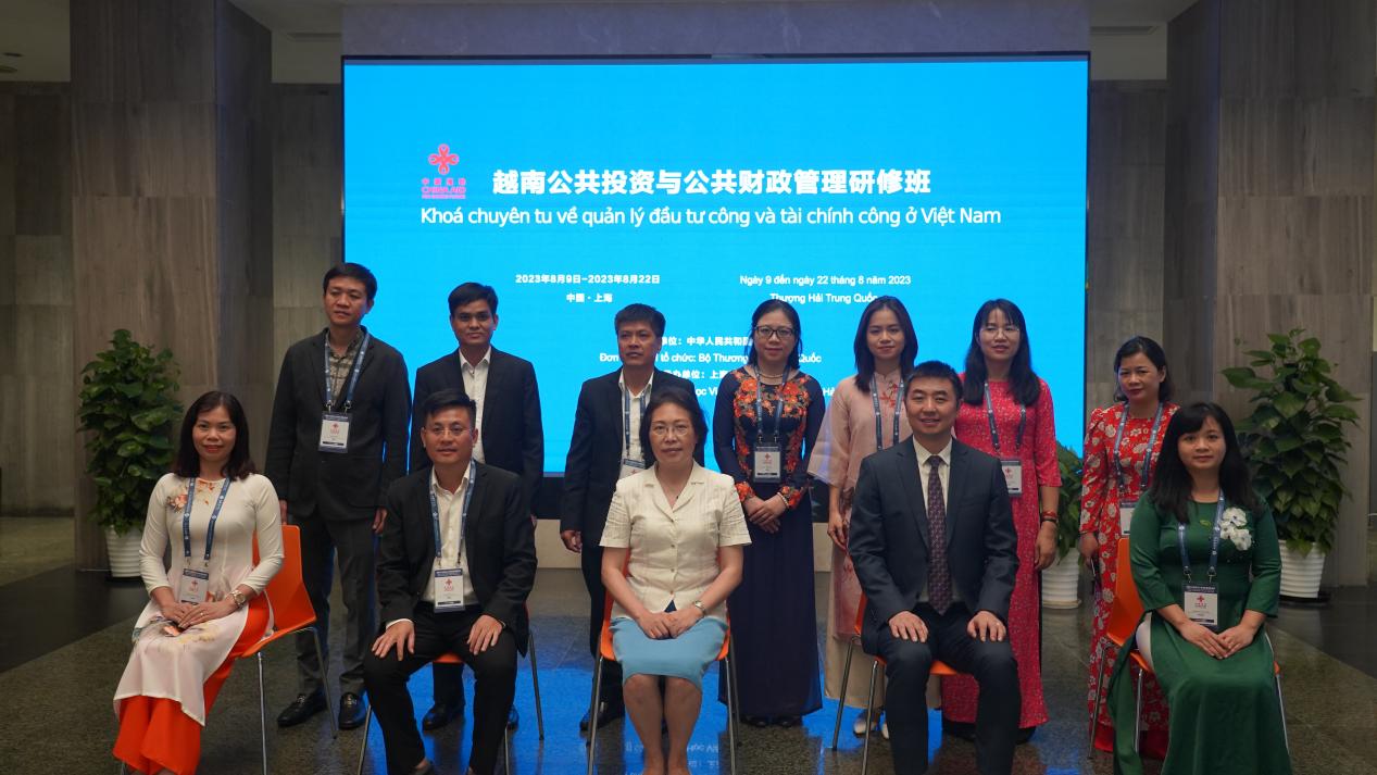 图为研修班合影 图为研修班合影