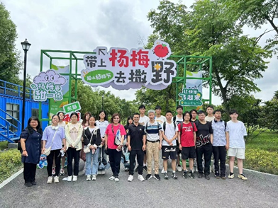 图为丰富多彩的体验实习活动 图为丰富多彩的体验实习活动