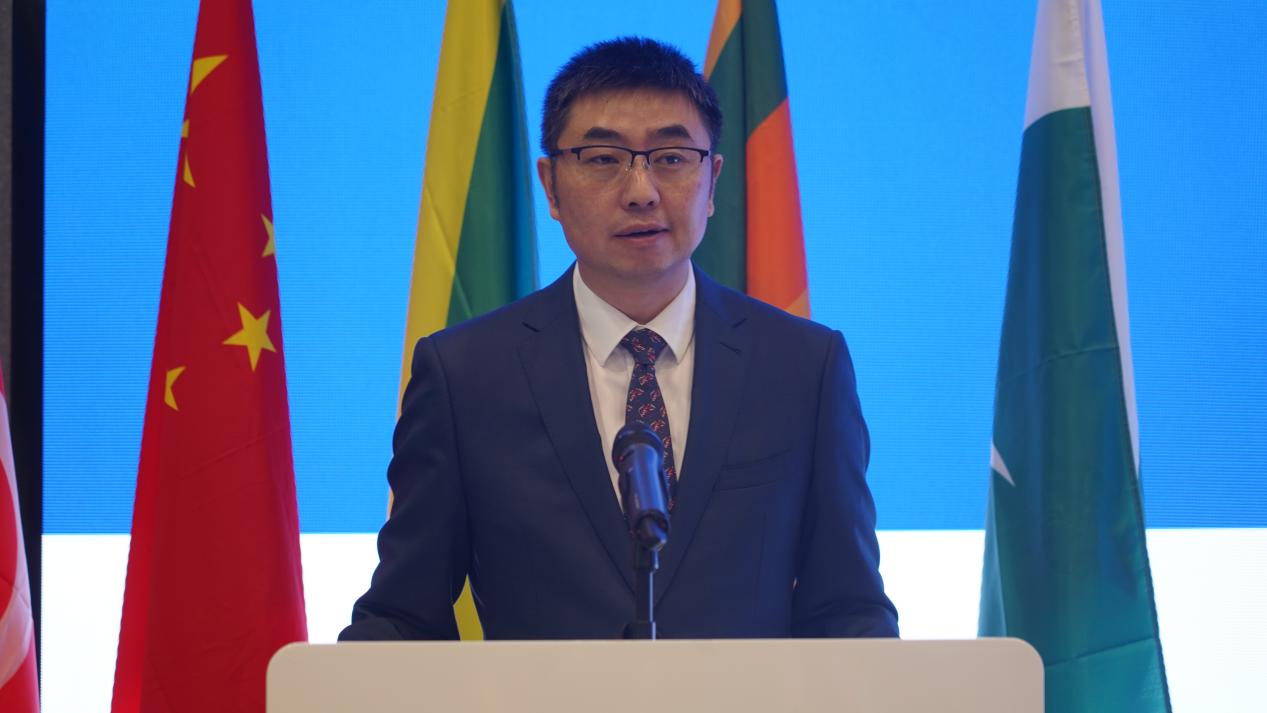 图为陈巍发言 图为陈巍发言