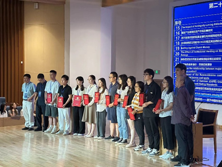 图为颁奖现场 图为颁奖现场