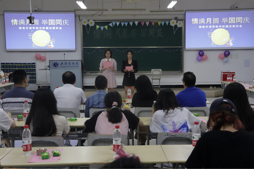 图为活动现场 图为活动现场