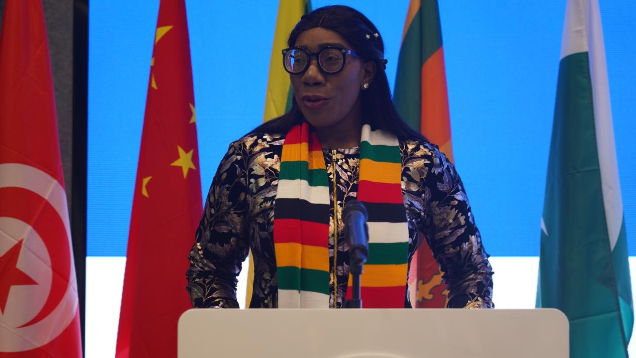 图为学员代表发言 图为学员代表发言