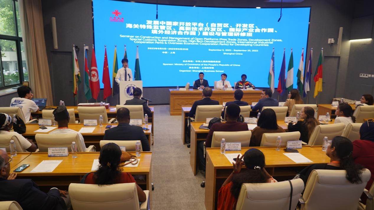 图为研修班结业典礼现场 图为研修班结业典礼现场