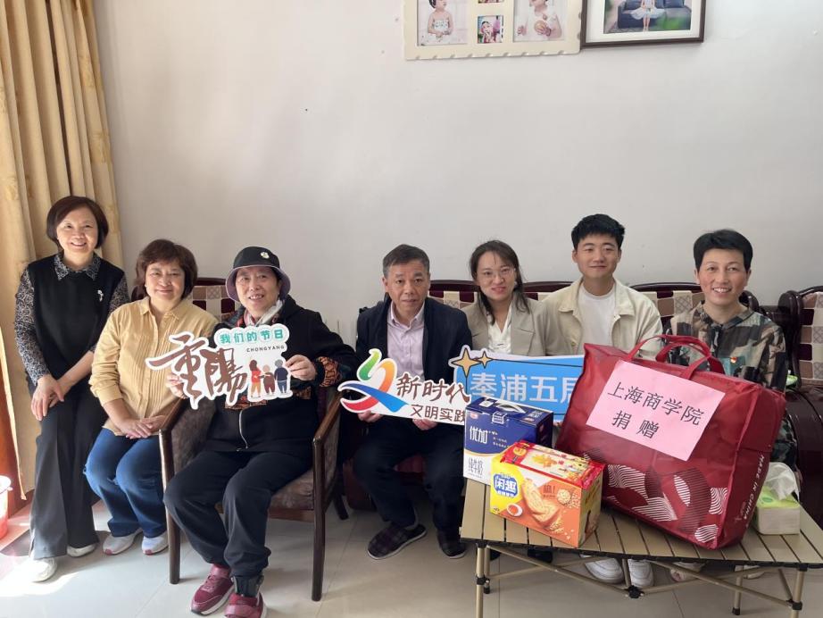 看望了社区个别患病在家修养的老人