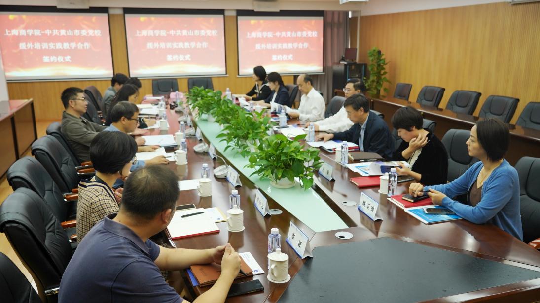 图为现场照片 图为现场照片