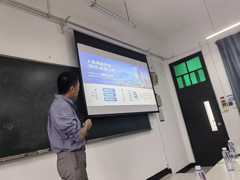 知名文旅行业高管,上海自贸区新片区滴水湖商业旅游开发管理有限公司副总陈勇博士讲课 知名文旅行业高管,上海自贸区新片区滴水湖商业旅游开发管理有限公司副总陈勇博士讲课