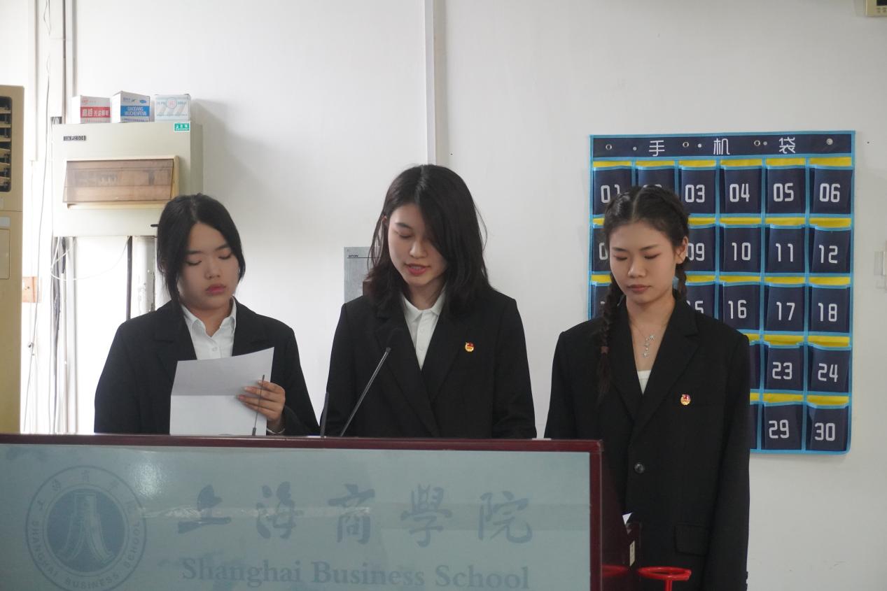 图为宣传部、体育部、生活权益部的代表发言