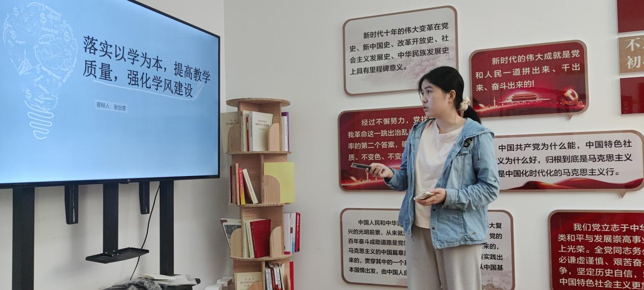 图为学习委员汇报 图为学习委员汇报