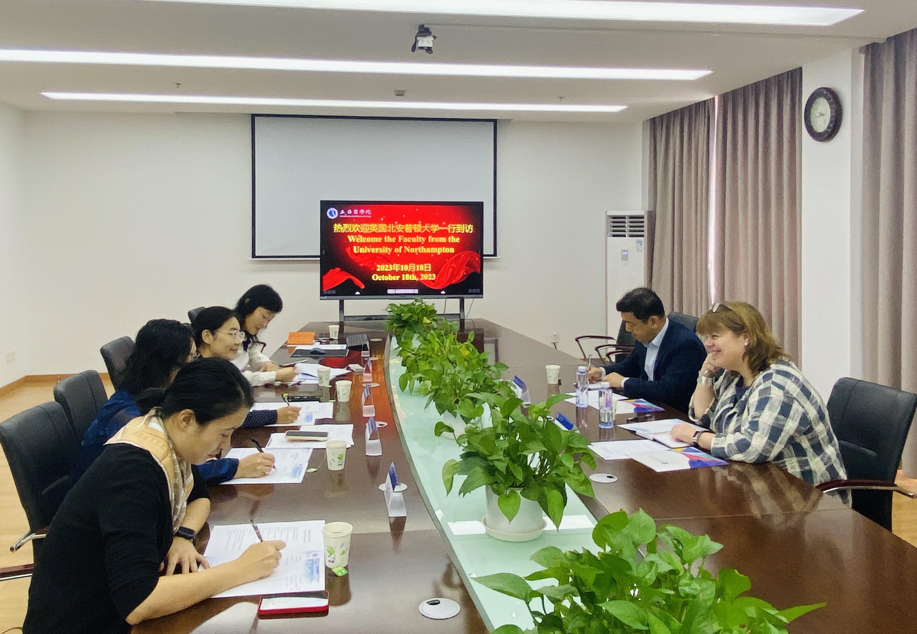 英国北安普顿大学代表来访我校