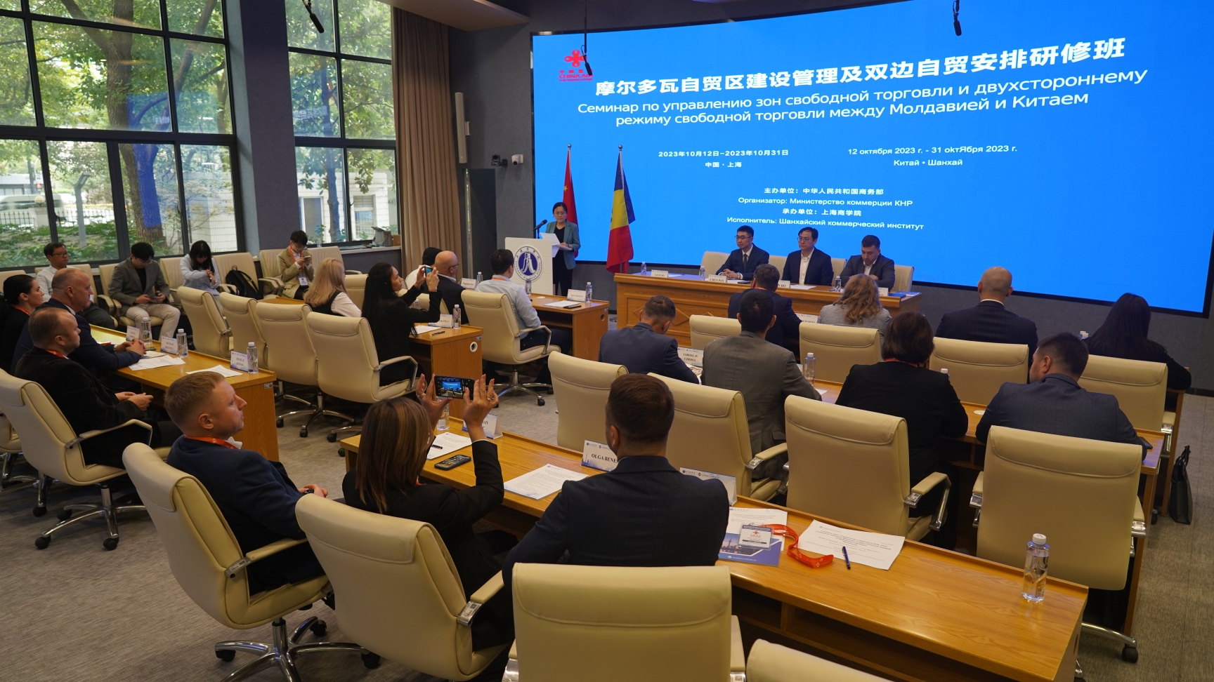 图为开班仪式现场 图为开班仪式现场