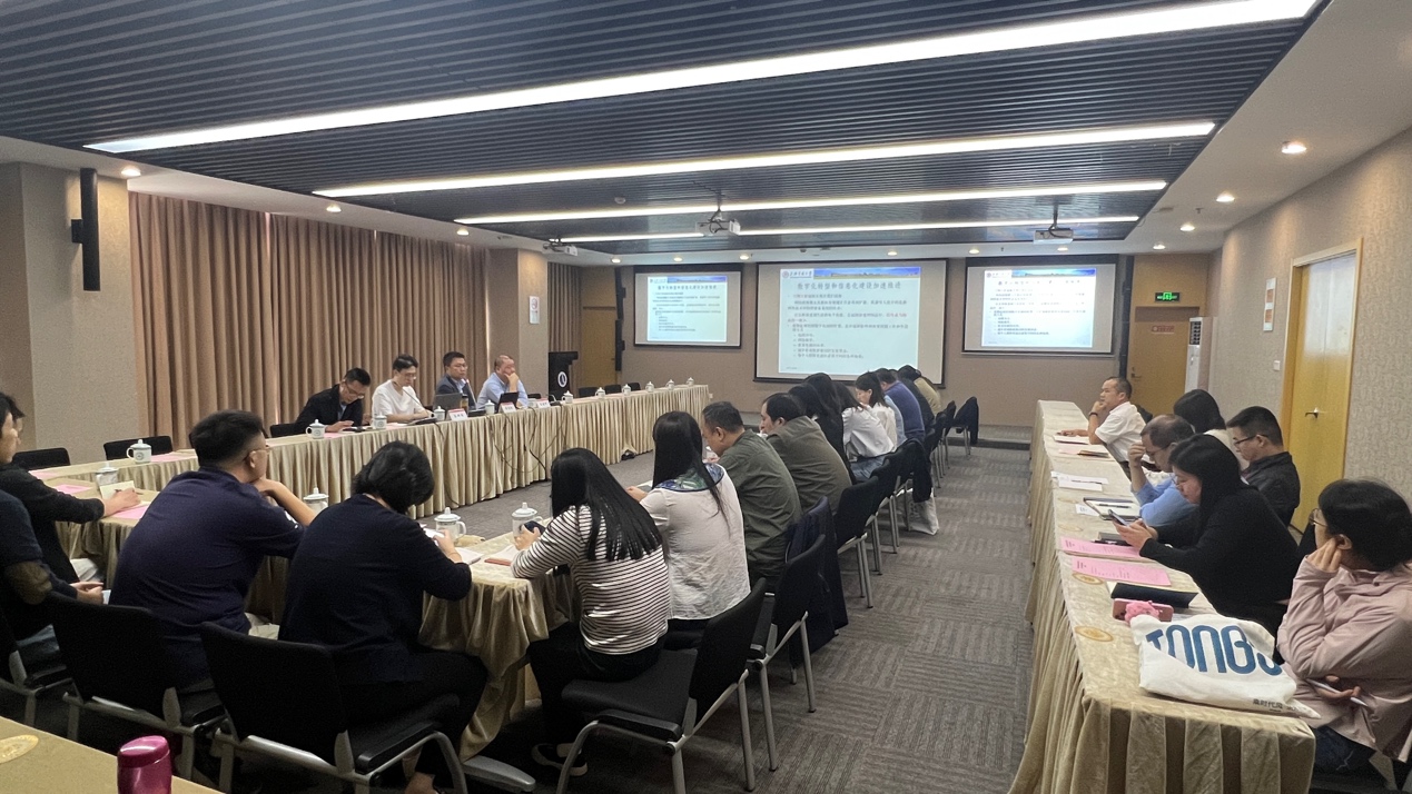 单蓉胜博士为信息安全员做培训演讲 单蓉胜博士为信息安全员做培训演讲