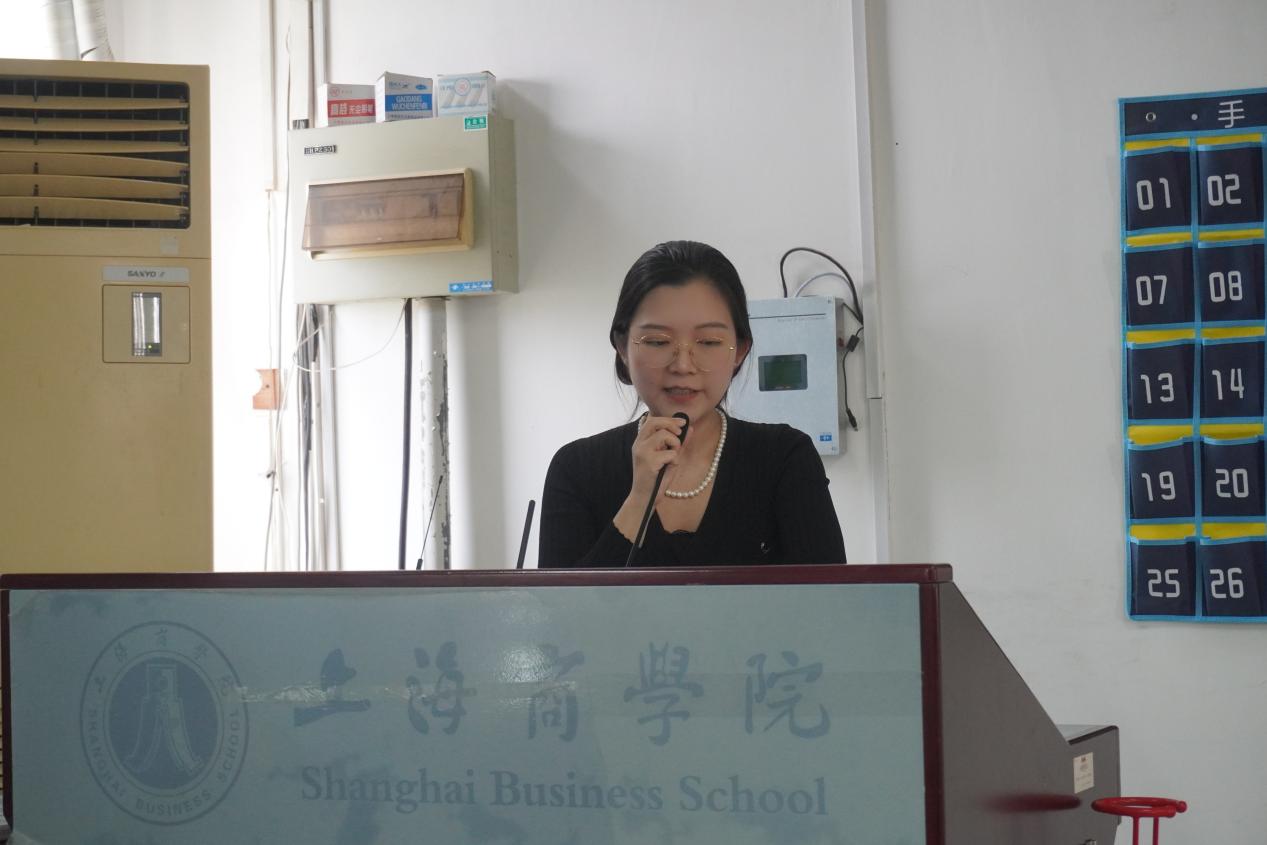 图为林孜总结活动