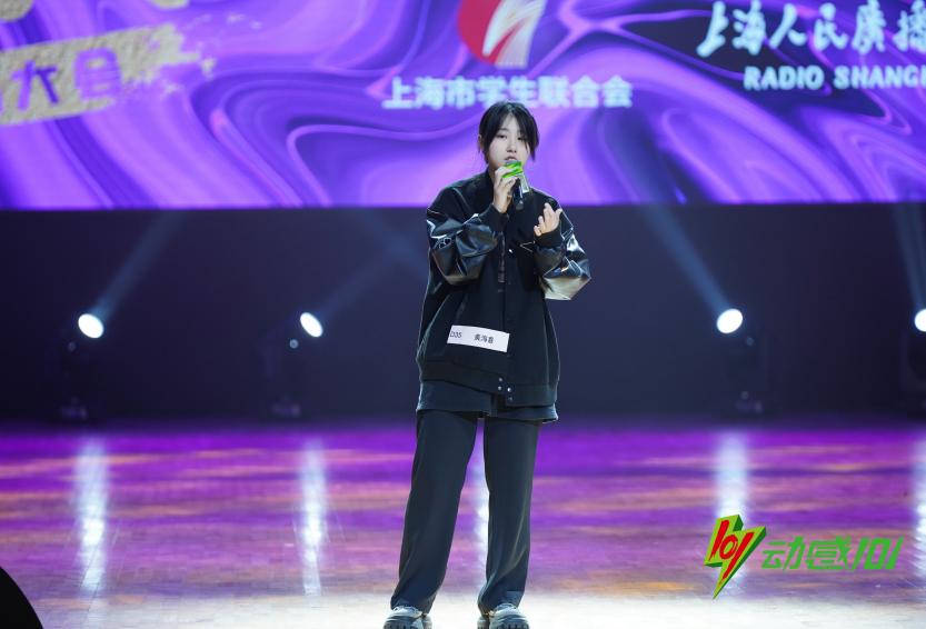 图为黄海嘉同学在50强突围赛比赛现场 图为黄海嘉同学在50强突围赛比赛现场