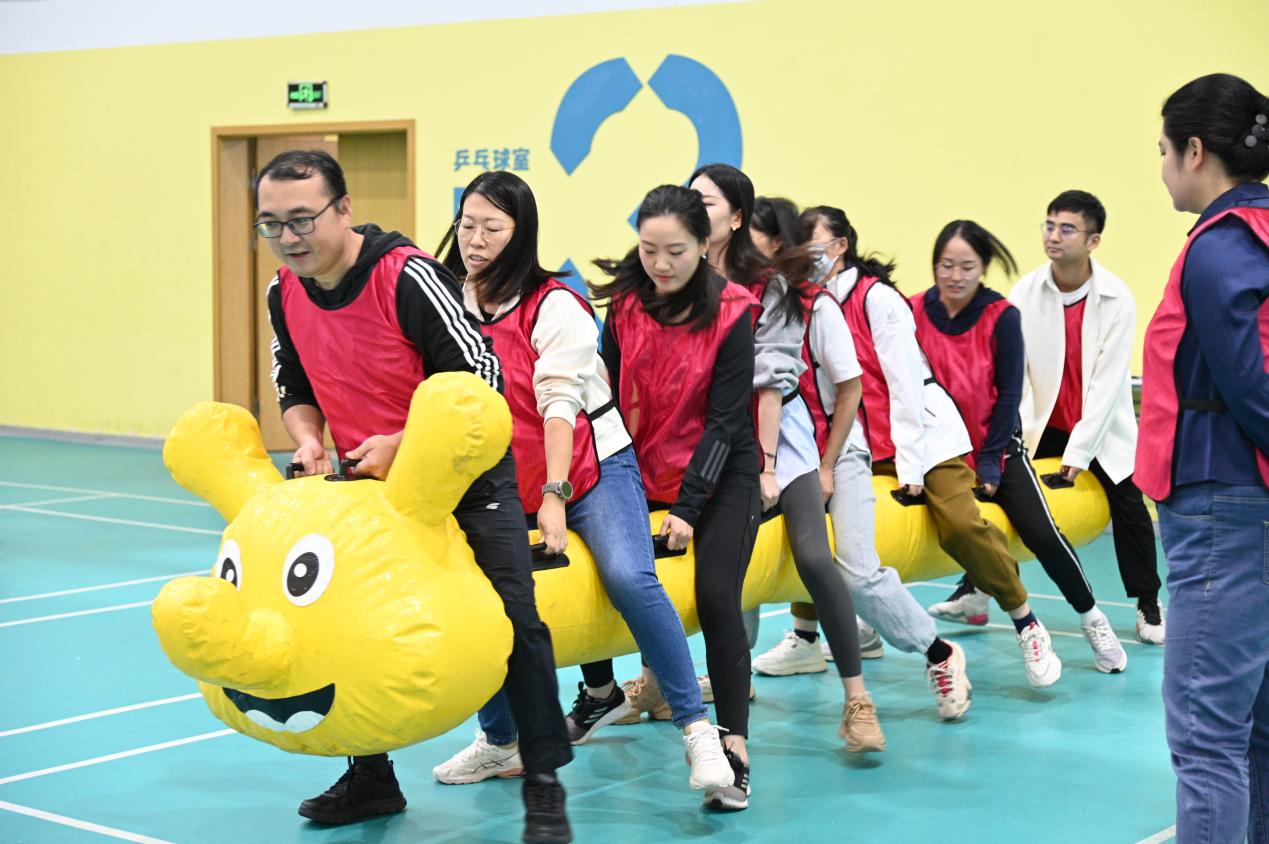 图为各团队比赛照片 图为各团队比赛照片